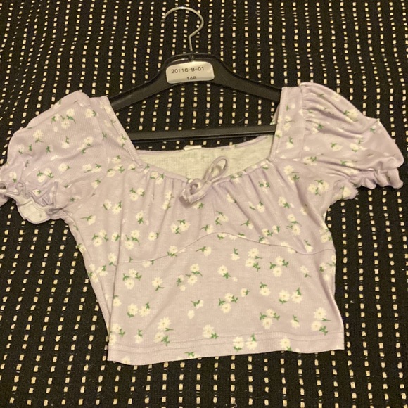 Cute cropped top. Purple with little daises on it. Size- 13-14 yr! - Picture 2 of 2
